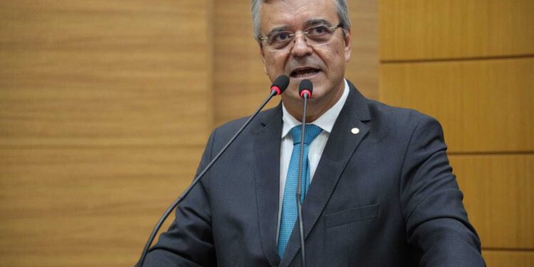 Deputado Luciano Pimentel critica declaração do governador da Bahia que sugeriu levar bolsonaristas ‘para a vala’