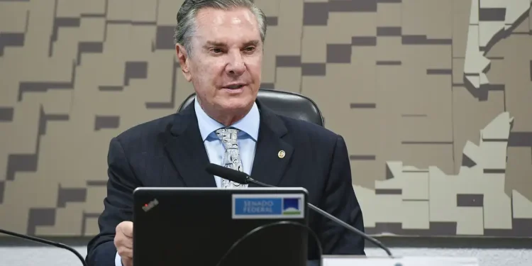 Moraes autoriza Collor a cumprir pena de 8 anos e 10 meses em casa