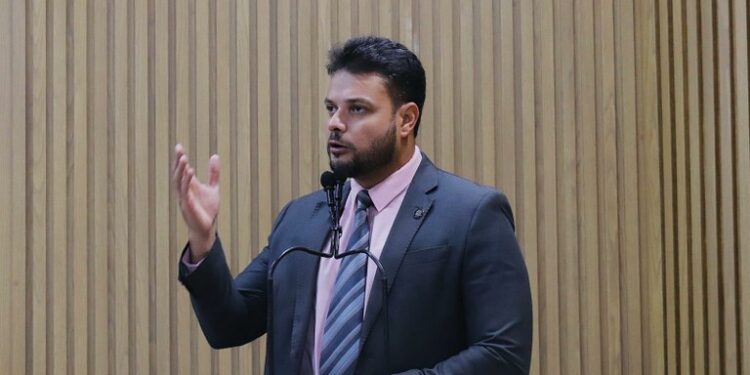 Vereador Anderson de Tuca cobra explicações sobre emendas destinadas à saúde