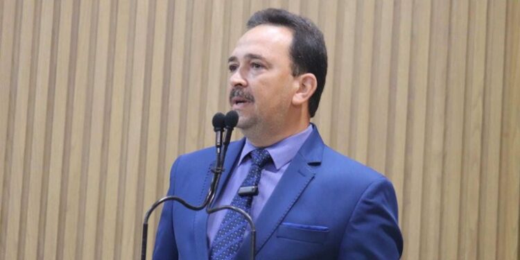 Fábio Meireles (PDT) critica SMS e expõe situação da UBS Anália Pina, sem médico há três meses, no conjunto Tamandaré