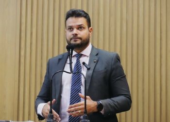 Anderson de Tuca denuncia falhas da Iguá Saneamento e propõe audiência pública