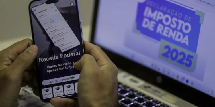 Imposto de Renda 2025: Receita Federal vai liberar consulta ao 1º lote de restituição na sexta-feira (23)