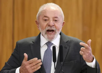 Com crise de labirintite, Lula faz exames em hospital em Brasília