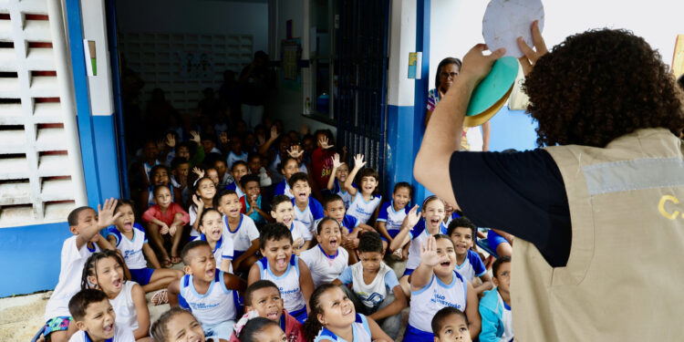 Maio Amarelo: Prefeitura leva educação para o trânsito à rede municipal com projeto ‘Visitando Sua Escola’