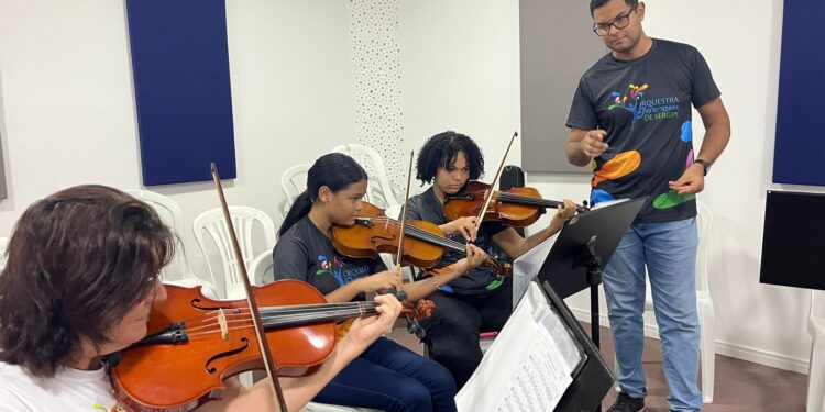 Projetos apoiados pela Energisa mudam a vida de jovens por meio da música