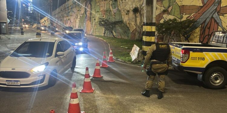 SMTT de Aracaju informa interdição lateral na parte inferior do Viaduto da Francisco Porto por risco estrutural