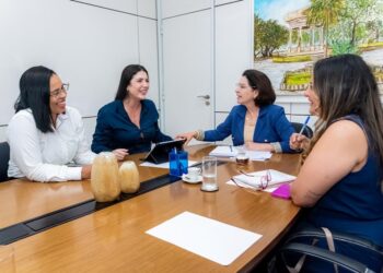 Prefeita Emília Corrêa recebe fundadoras do Unidas Movimento Feminino e ressalta compromisso com direitos das mulheres na municipalidade
