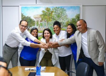 Prefeita Emília Corrêa se reúne com representantes de entidades do esporte feminino