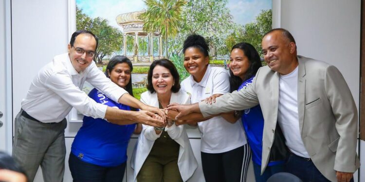 Prefeita Emília Corrêa se reúne com representantes de entidades do esporte feminino