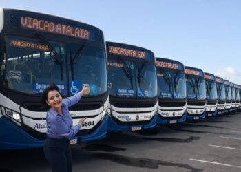 Prefeita Emília entrega mais 19 ônibus com ar-condicionado e eleva frota climatizada para 34 veículos em Aracaju
