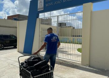 Educação de Aracaju realiza entrega de kits escolares em várias unidades de ensino