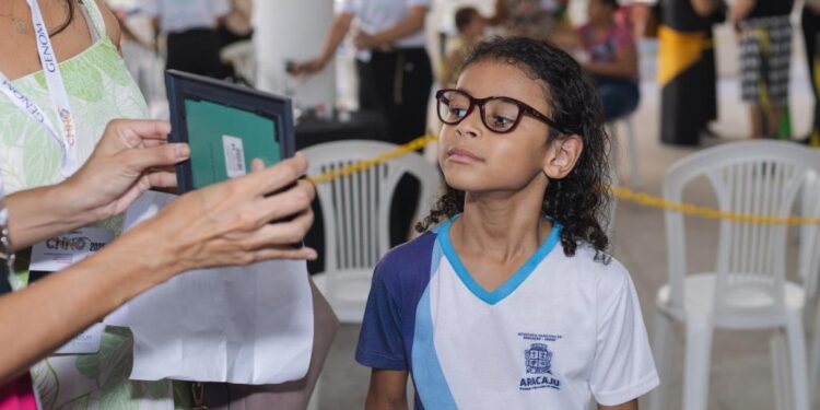 Alunos da rede municipal de ensino em Aracaju receberão óculos por meio do Projeto Visão Solidária