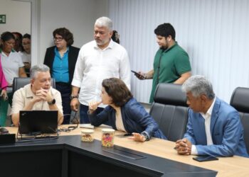 Gabinete Itinerante: Prefeita Emília despacha na SMTT e acompanha em tempo real os impactos da chuva na capital
