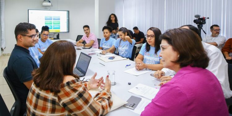 Prefeita Emília Corrêa envia à Câmara projeto que elimina restrição de idade para Magistério