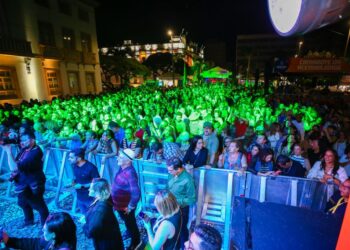 Primeira noite do Forró Caju 2025 celebra tradição e arrasta multidão na Fausto Cardoso