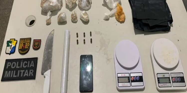 PM prende mulher por suspeita de tráfico de drogas em São Cristóvão