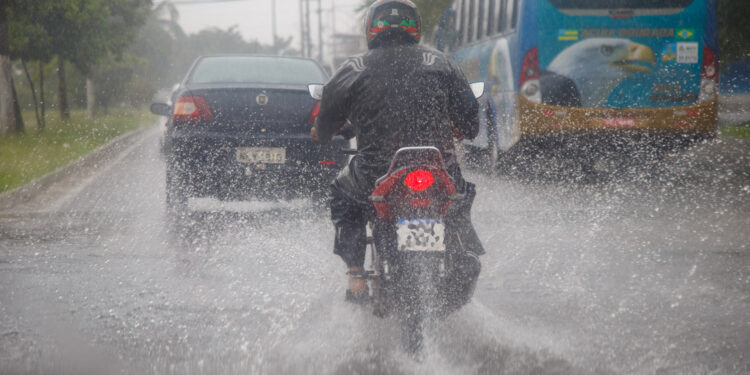 Previsão de chuvas intensas em Sergipe segue até esta quinta-feira, 22