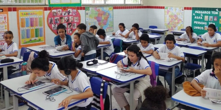 Programa do Governo de Sergipe já distribuiu 53 mil tablets a estudantes da rede de ensino estadual