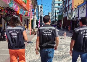 Procon Sergipe realiza Operação Dia das Mães com foco em fiscalização de comércios na capital