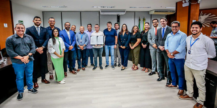 Governo de Sergipe assina proposta de acordo para regularização da Praia do Saco