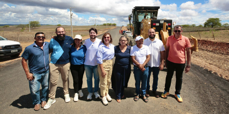 Governadora em exercício visita obras da Rota do Leite em Gararu
