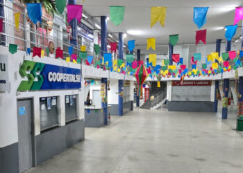 Terminais rodoviários Luiz Garcia e José Rollemberg Leite recebem decoração junina