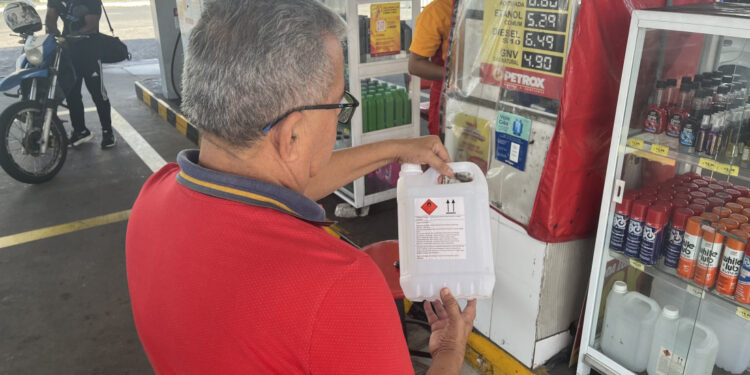 Transportar combustíveis em galões sem certificação do Inmetro é perigoso e ilegal