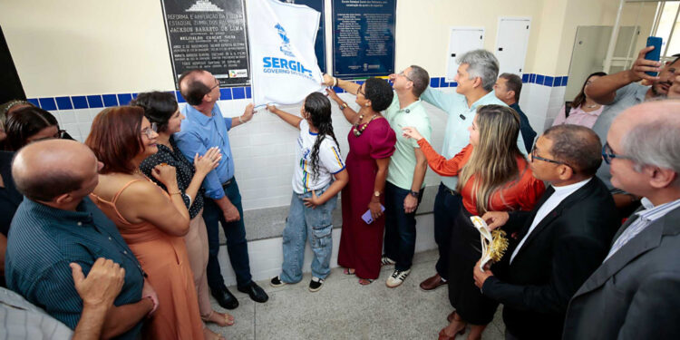 Governador entrega 70ª obra da Educação e 200ª escola climatizada em Sergipe