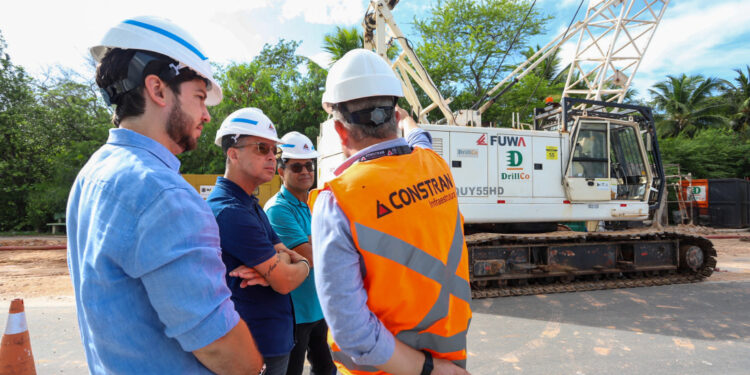 Governador vistoria obras do Complexo Viário Senadora Maria do Carmo