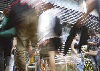 Alunos de cursinhos populares irão receber bolsa de R$ 200 por mês