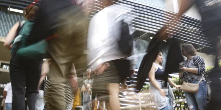 Alunos de cursinhos populares irão receber bolsa de R$ 200 por mês