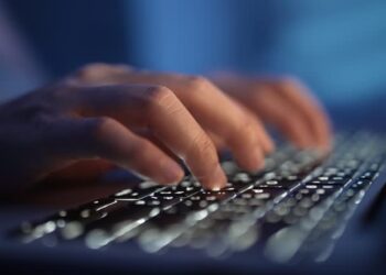 Polícia Civil alerta sobre golpes virtuais em época de compras de presentes para o Dia das Mães