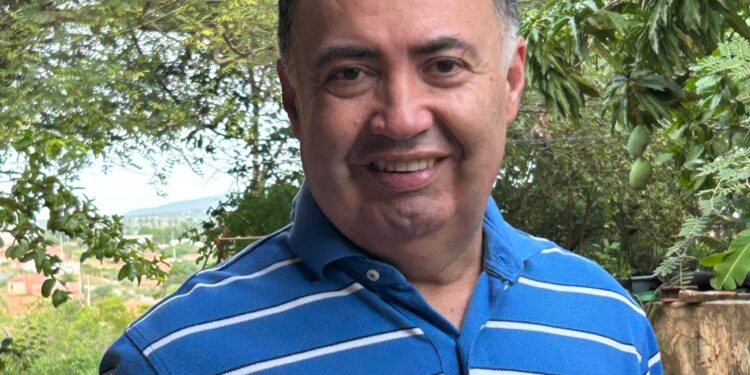Pastor Heleno se destaca em pesquisas para as duas esferas: estadual e federal