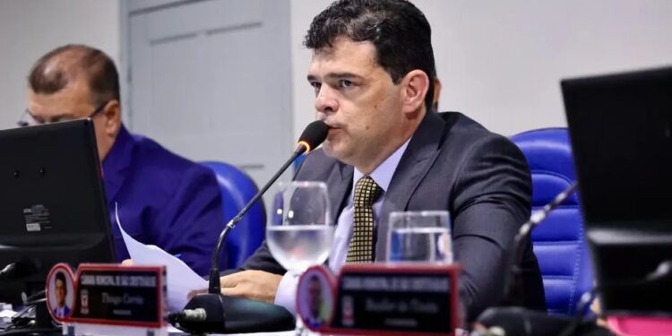 Thiago Correa propõe acesso gratuito à cannabis medicinal pelo SUS em São Cristóvão