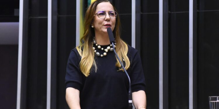 Deputada Katarina: “não dá para resolver tudo com aumento de impostos”