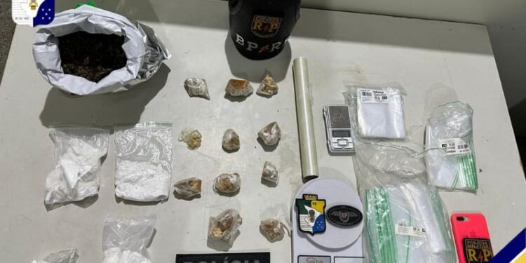 PM prende mulher por tráfico de drogas no Bairro Santos Dumont