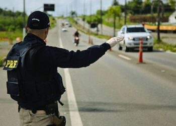 PRF reforça fiscalização nas rodovias federais em Sergipe durante o feriado