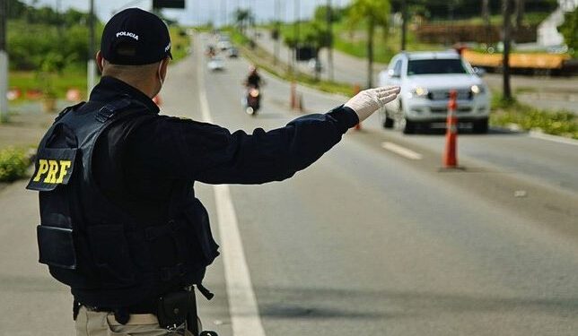 PRF reforça fiscalização nas rodovias federais em Sergipe durante o feriado