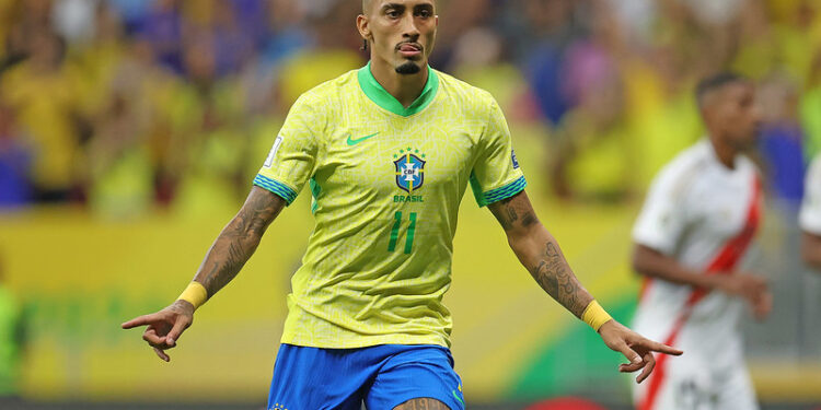 Entenda por que Raphinha está fora de estreia da seleção brasileira, sob comando de Ancelotti