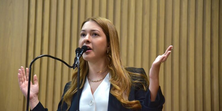 Moana Valadares vota contra criação da Loteria Municipal e denuncia hipocrisia da esquerda: “Não carrego esse peso”