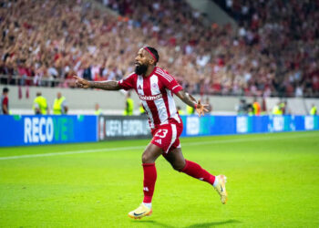 Ex-Flamengo, Rodinei revela dificuldades no futebol europeu: ‘Cheguei na resenha’