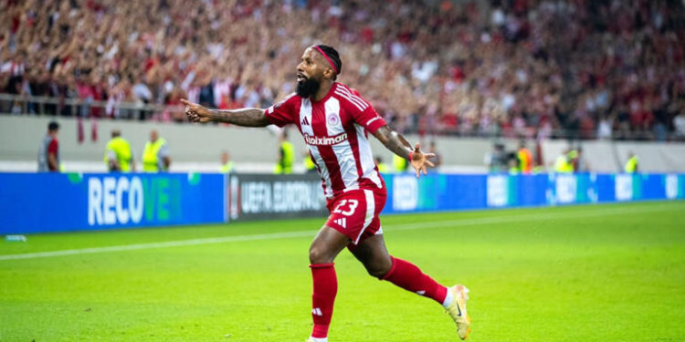 Ex-Flamengo, Rodinei revela dificuldades no futebol europeu: ‘Cheguei na resenha’