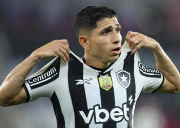 Botafogo pode perder Savarino para o CSKA em negociação de € 10 milhões