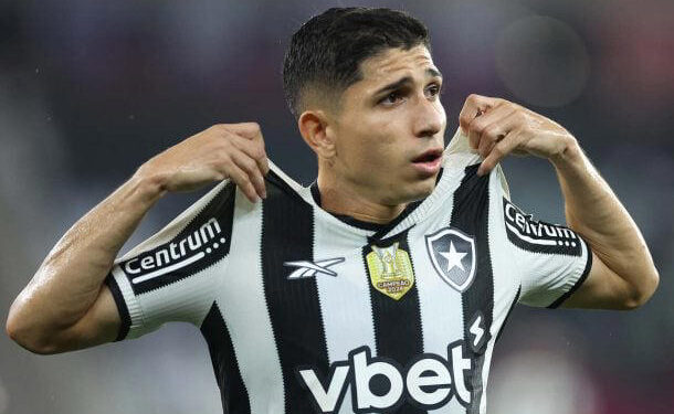 Botafogo pode perder Savarino para o CSKA em negociação de € 10 milhões