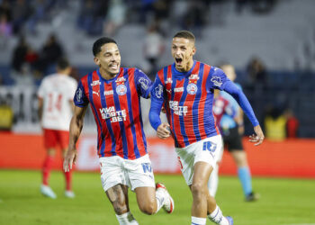 Bahia aproveita jogador a mais e passa fácil pelo Bragantino
