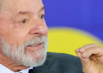 Lula defende aumento do IOF como forma de financiar gastos públicos