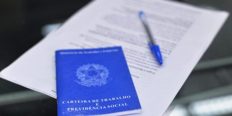 Governo adia pela 5ª vez regra sobre trabalho em feriados no comércio; medida só deve valer em 2026