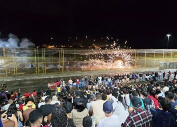 Noite de concurso de espadas e buscapés agita o São João em Estância