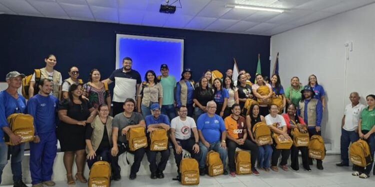 Prefeitura de Estância entrega kits de EPI e uniformes para ACS e ACE