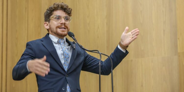 Fogos: “O que é uma diversão para alguns, é sofrimento para muita gente”, diz Breno Garibalde